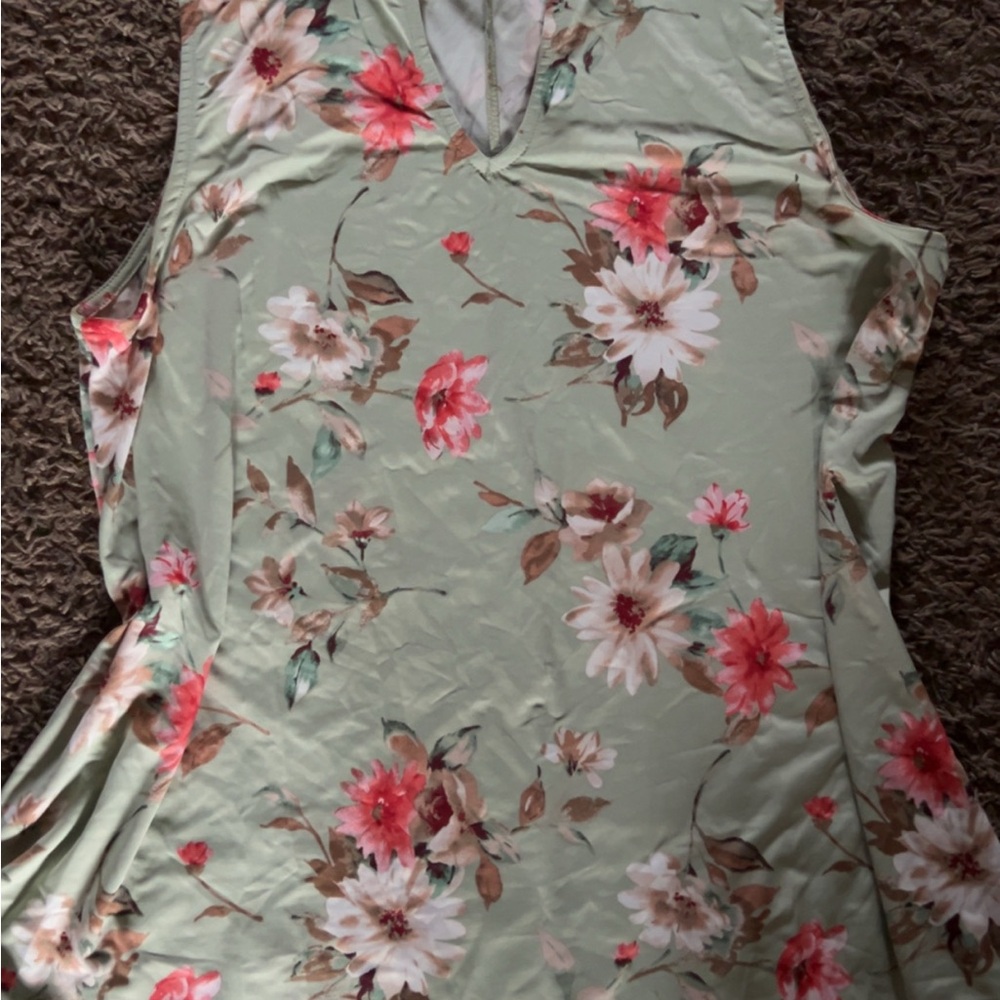 Agnes & Dora Mint Green Floral V-Neck Tank